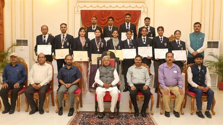 युवाओं के लिए नए अवसरों का समय : राज्यपाल श्री पटेल